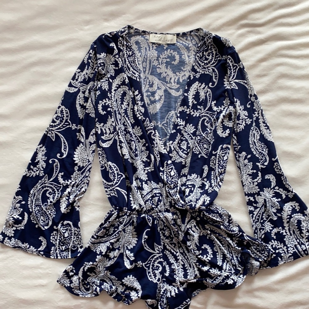 💟$3 Bundle Add On💟Vintage Havana bell sleeve surplice romper